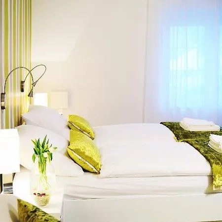 מלון Garni Azur 3*